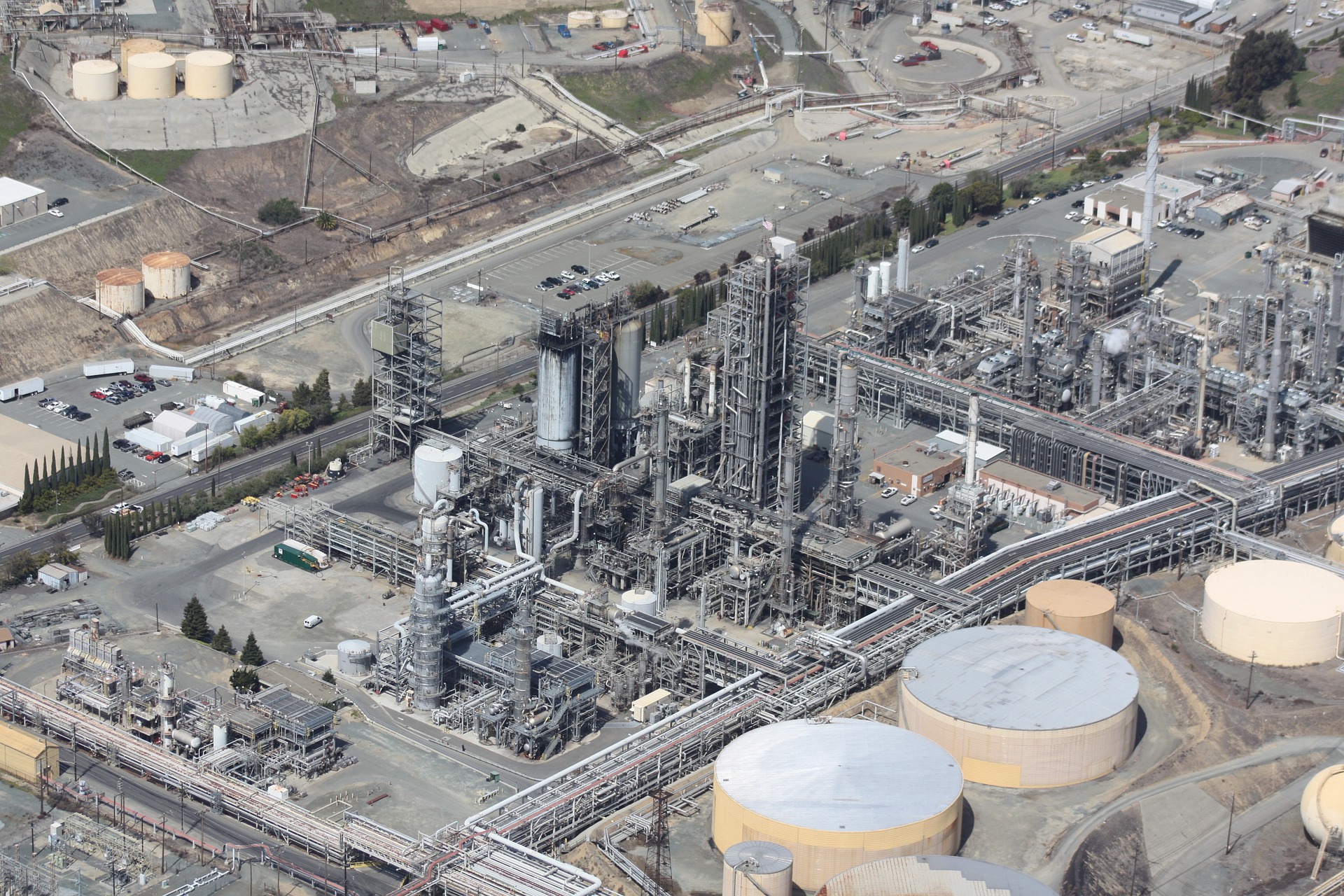 https://administrator.horasis.org/wp-content/uploads/2023/02/refinery-gfe7489889_1920.jpg